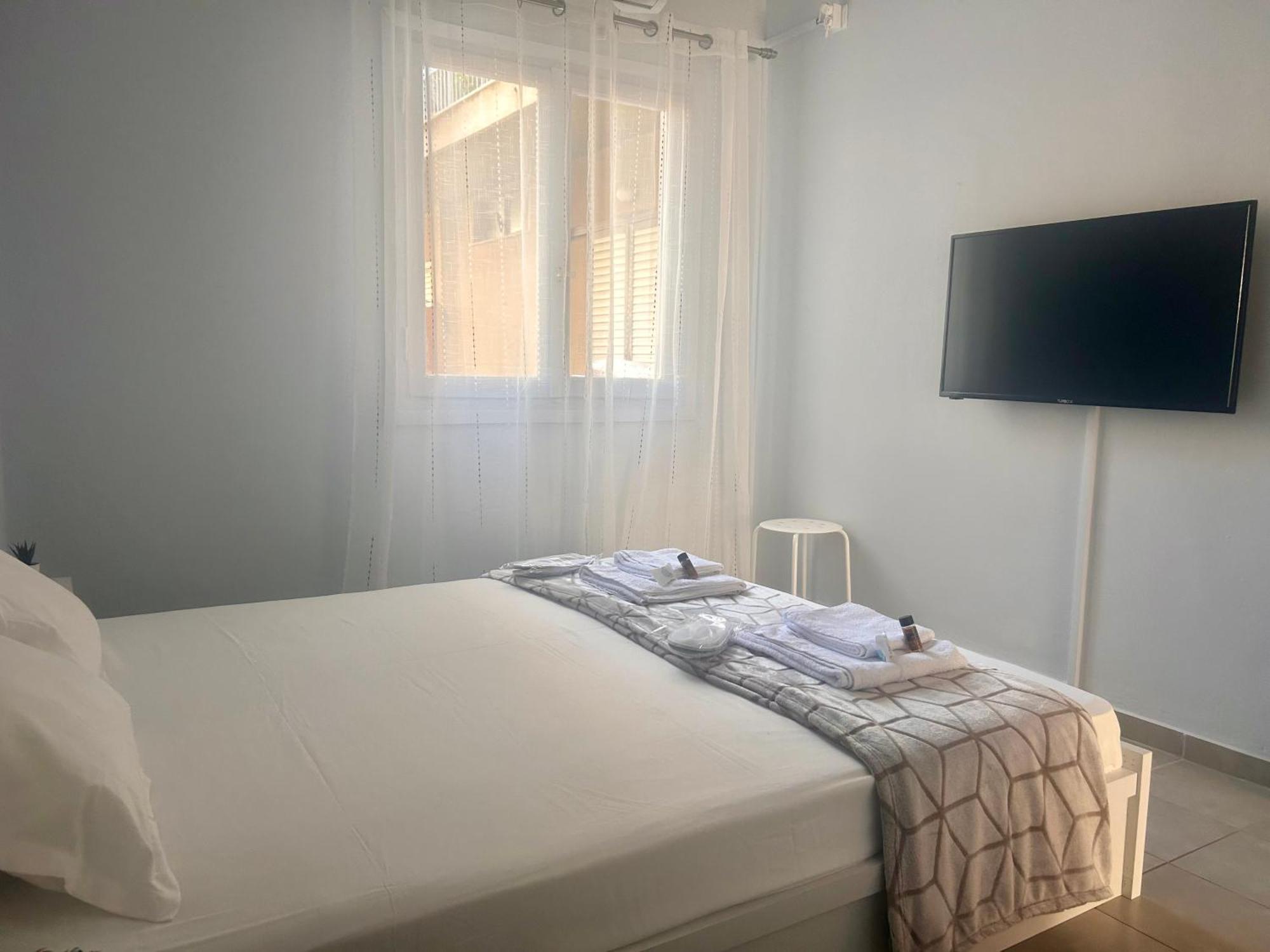 Aktis Apartment 3 Near Airport Artemida  Bagian luar foto